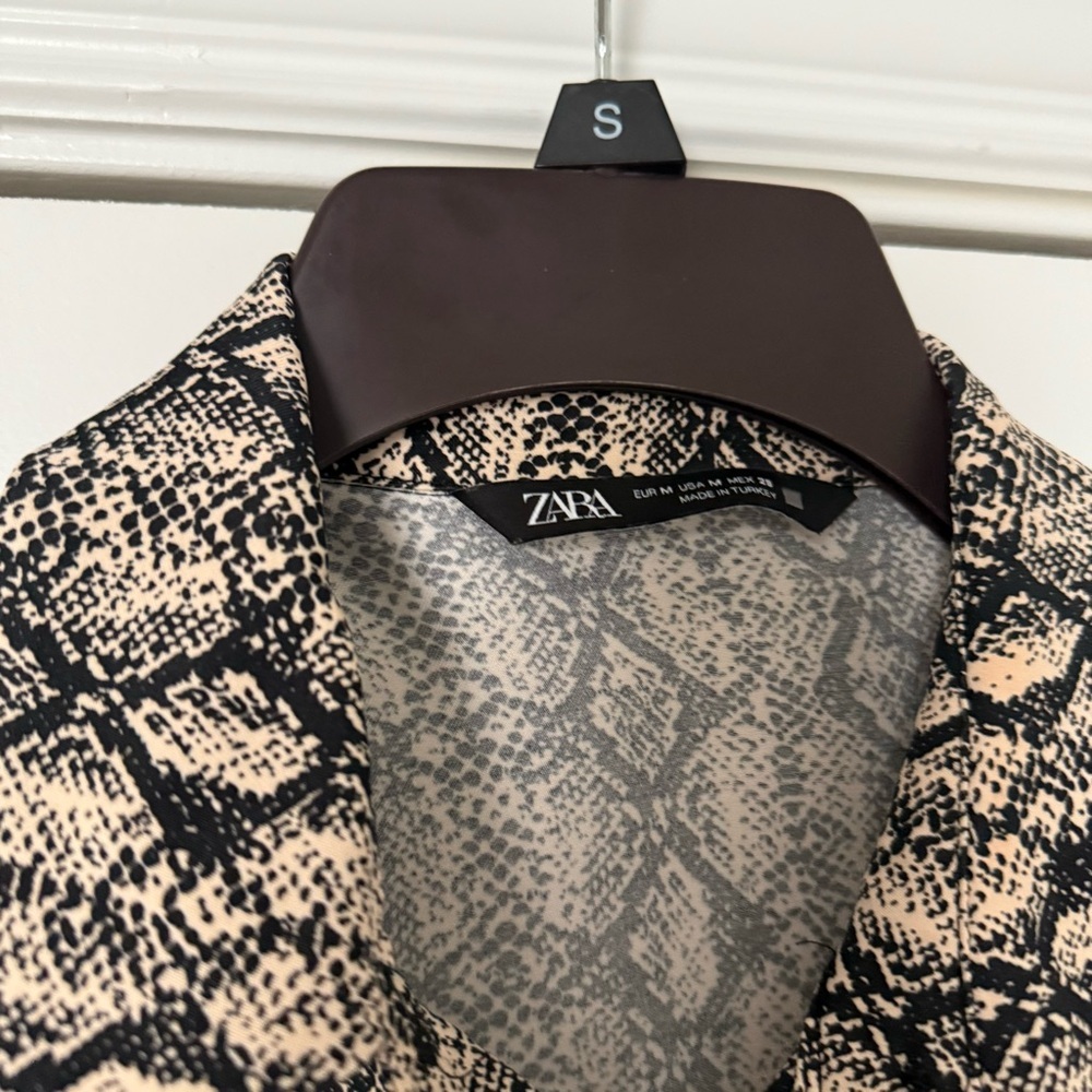 ZARA SATIN EFFECTS BLOUSE SIZE MEDIUM - Picture 2 of 3